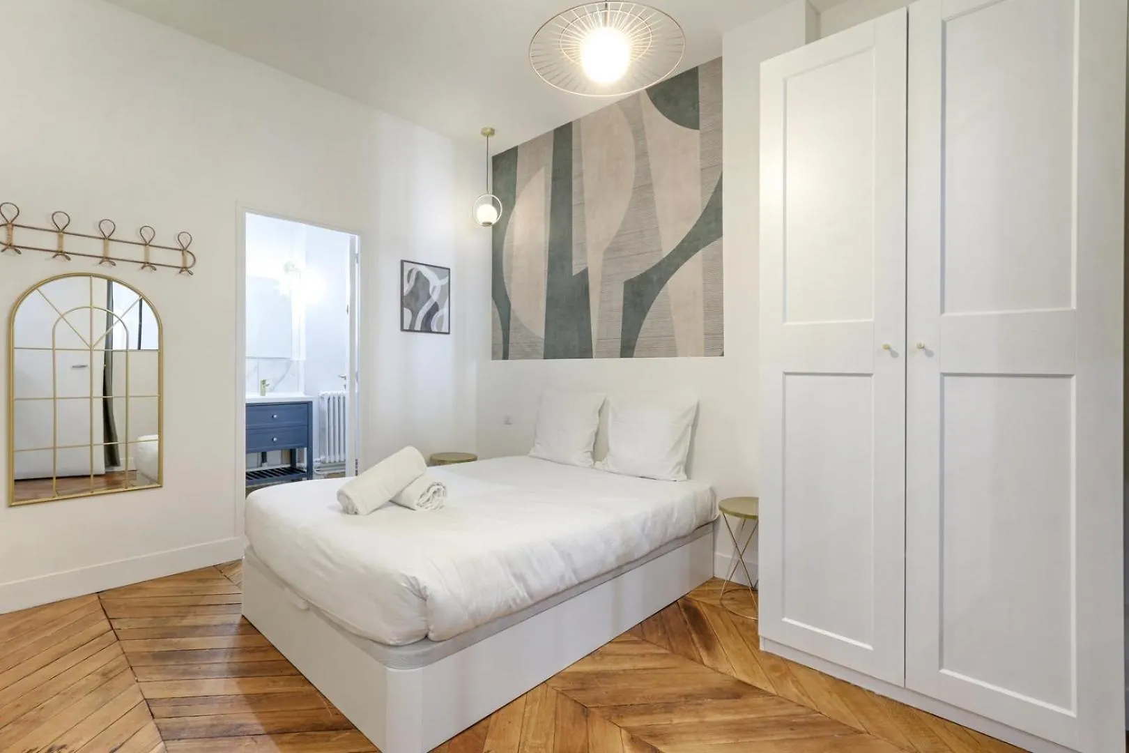 Harmonious Flat Parc Monceau 8P Appartement Parijs